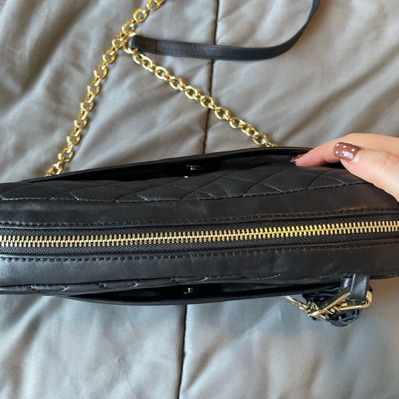 Isaac Mizrahi Black Quilted Shoulder Bag with Gold detailing - Picture 6 of 9